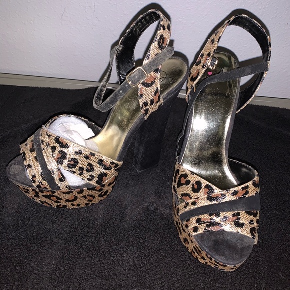 Shoes - Picture 6 of 8